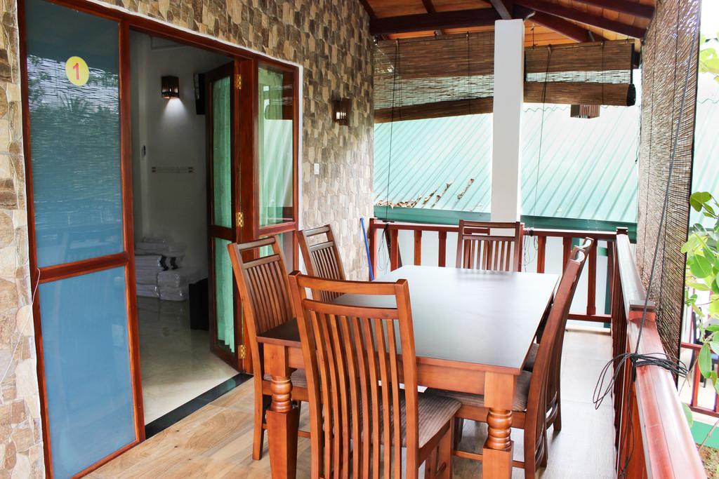 Azzurra Hikkaduwa Villa Rum bild