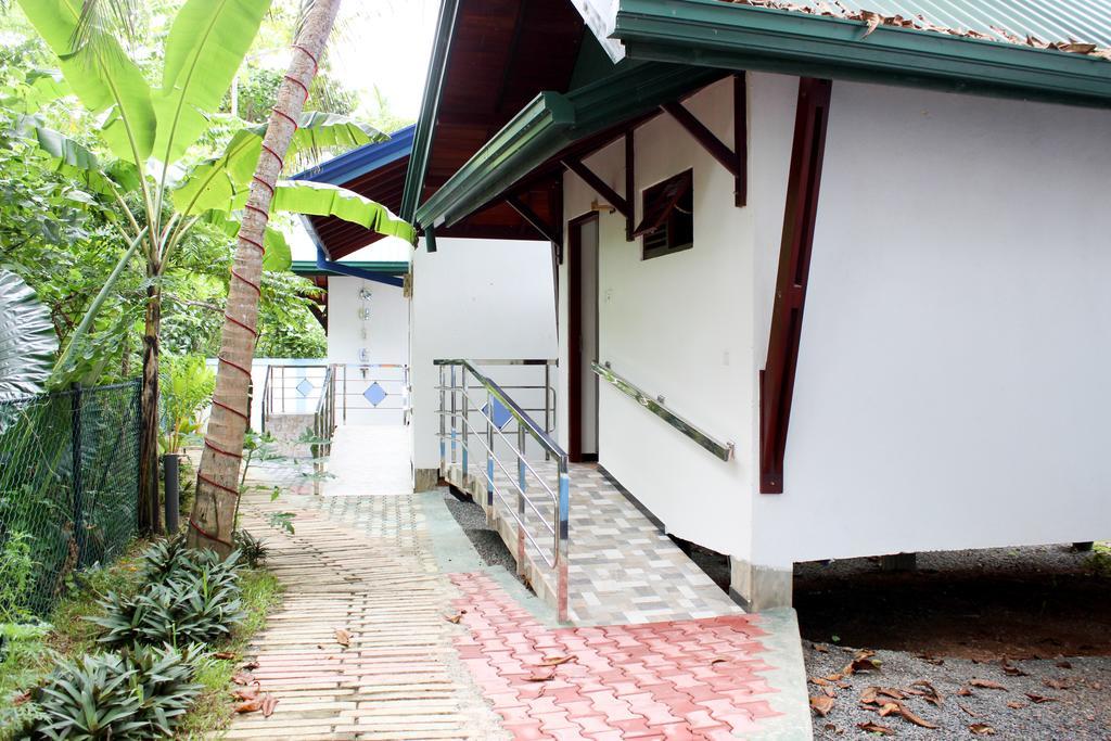Azzurra Hikkaduwa Villa Rum bild